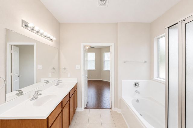 10102 Hidden Falls Drive, Pearland, TX 77584