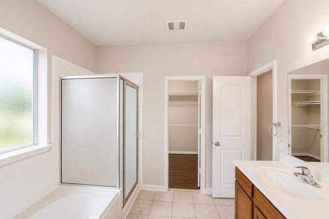 10102 Hidden Falls Drive, Pearland, TX 77584