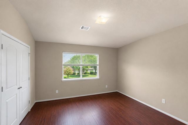 10102 Hidden Falls Drive, Pearland, TX 77584
