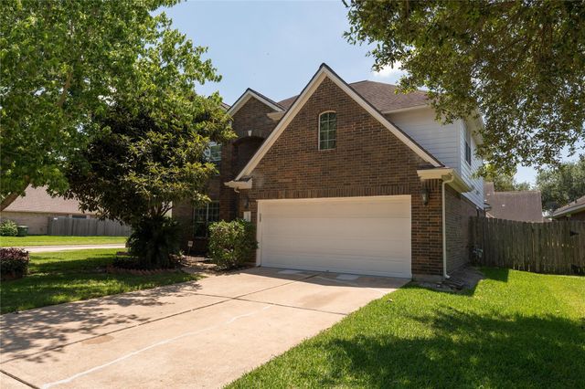 10102 Hidden Falls Drive, Pearland, TX 77584
