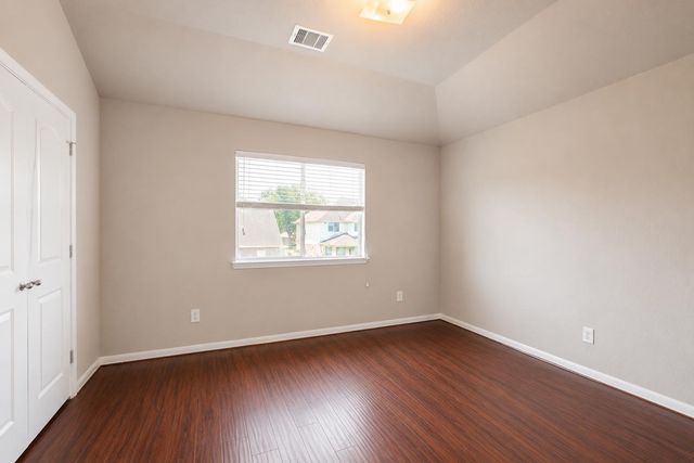 10102 Hidden Falls Drive, Pearland, TX 77584