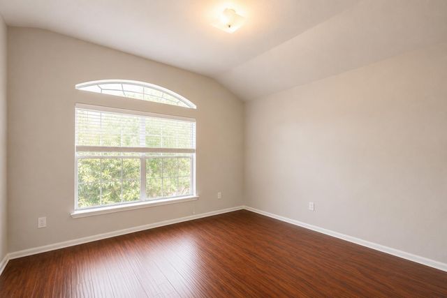 10102 Hidden Falls Drive, Pearland, TX 77584