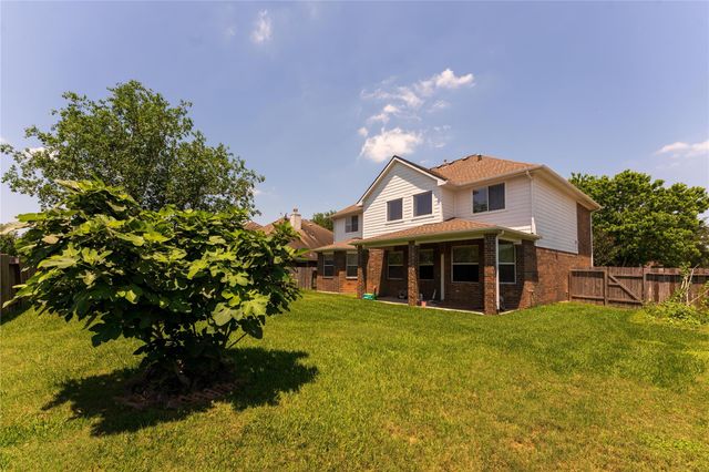 10102 Hidden Falls Drive, Pearland, TX 77584