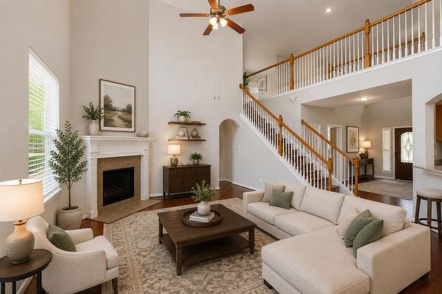 10102 Hidden Falls Drive, Pearland, TX 77584