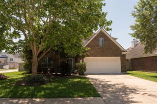 10102 Hidden Falls Drive, Pearland, TX 77584