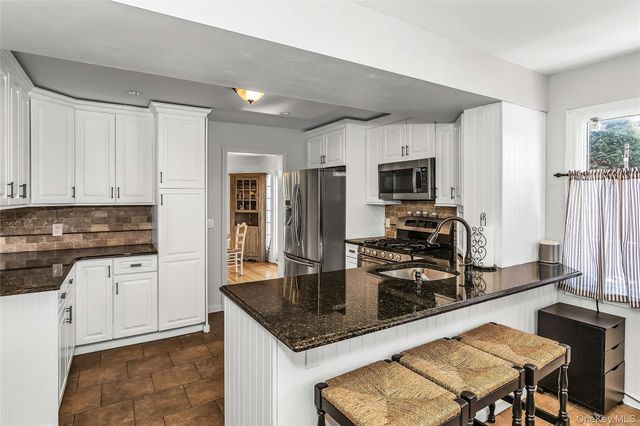 14 Hawthorne Street, Lynbrook, NY 11563