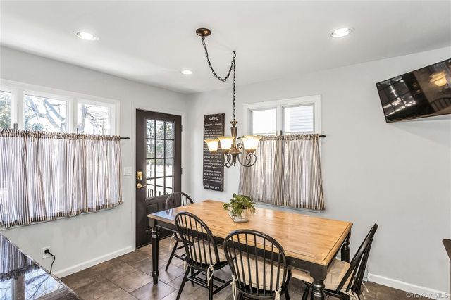 14 Hawthorne Street, Lynbrook, NY 11563