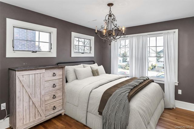 14 Hawthorne Street, Lynbrook, NY 11563