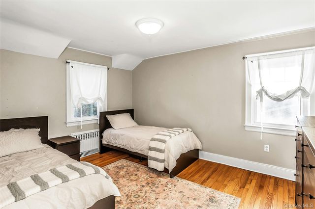 14 Hawthorne Street, Lynbrook, NY 11563