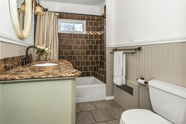 14 Hawthorne Street, Lynbrook, NY 11563