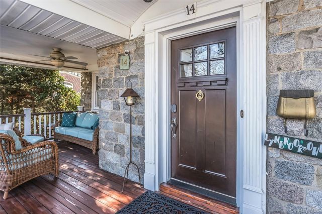 14 Hawthorne Street, Lynbrook, NY 11563