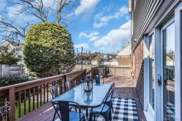 14 Hawthorne Street, Lynbrook, NY 11563