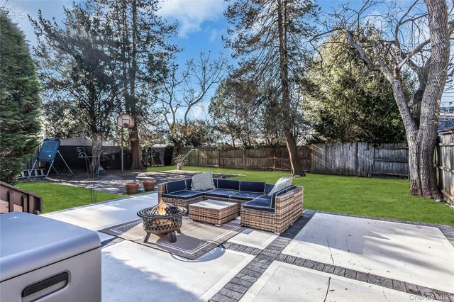 14 Hawthorne Street, Lynbrook, NY 11563