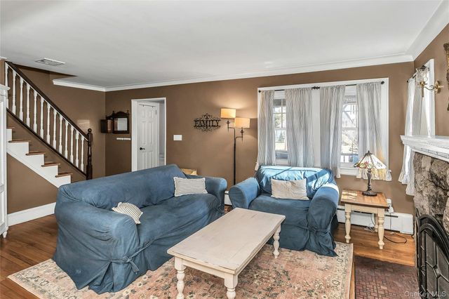 14 Hawthorne Street, Lynbrook, NY 11563