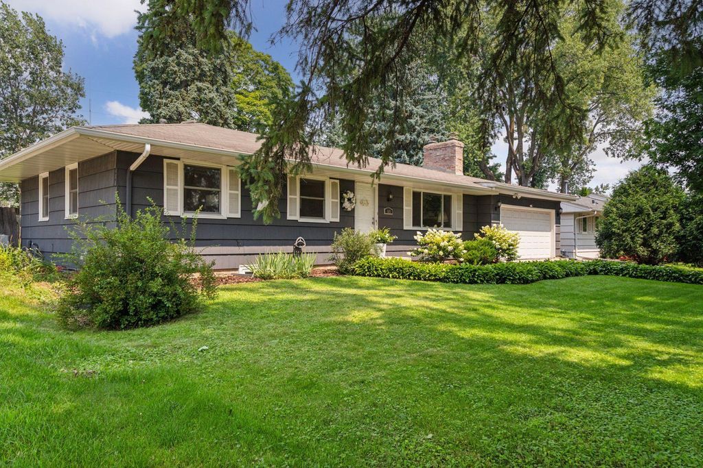 685 Harmony Circle, Wayzata, MN 55391