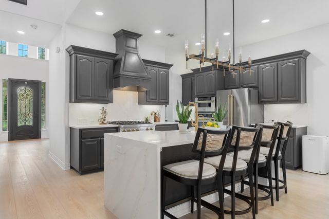 8605 Lindenwood Lane, Irving, TX 75063