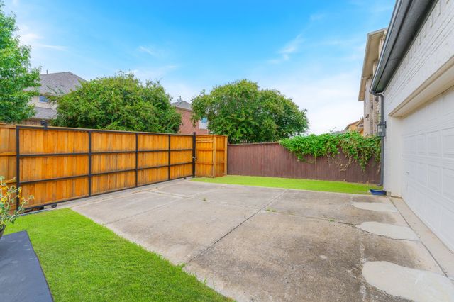 8605 Lindenwood Lane, Irving, TX 75063