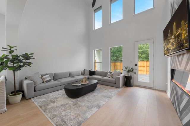 8605 Lindenwood Lane, Irving, TX 75063