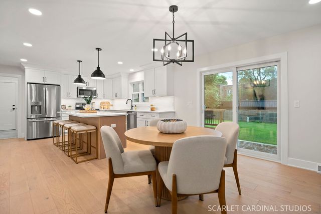 1048 Summit Hills Lane, Naperville, IL 60563