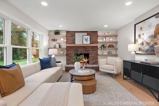 1048 Summit Hills Lane, Naperville, IL 60563