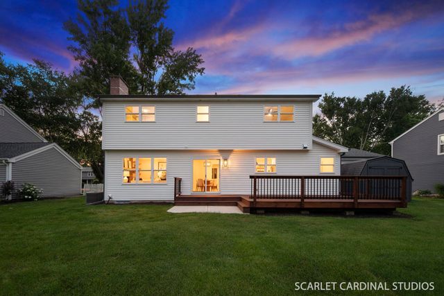 1048 Summit Hills Lane, Naperville, IL 60563