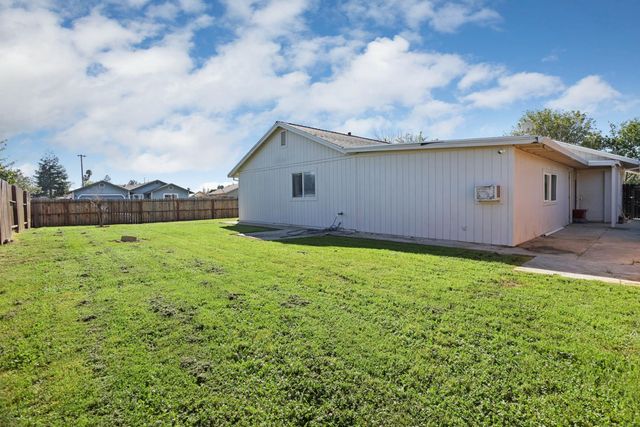 787 Twin Hills Dr, Galt, CA 95632