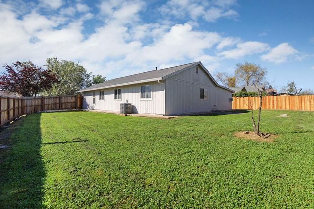 787 Twin Hills Dr, Galt, CA 95632