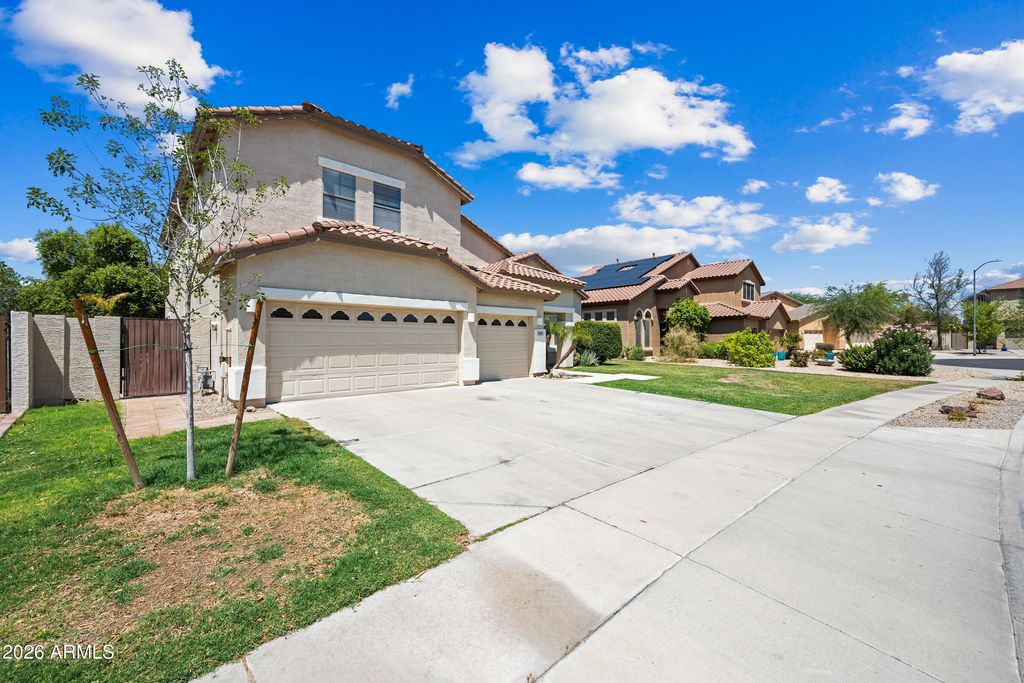 8698 W MORTEN Avenue, Glendale, AZ 85305 — photo 2