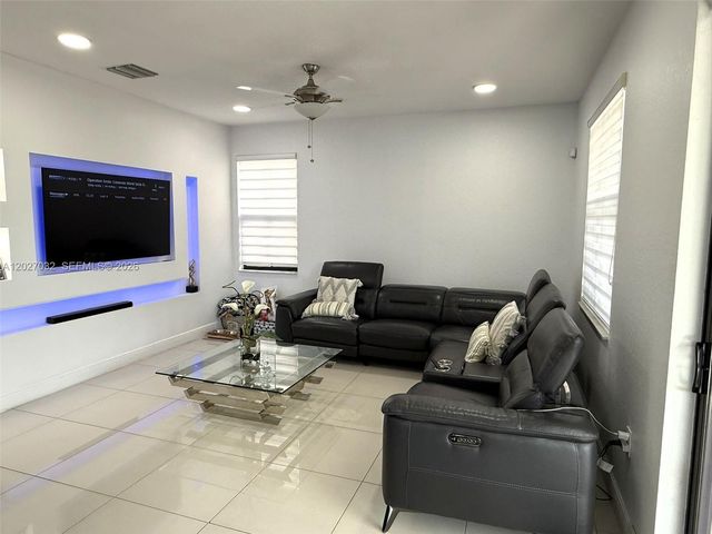 10060 NW 86th Ter, Doral, FL 33178