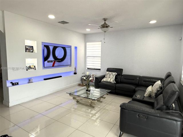 10060 NW 86th Ter, Doral, FL 33178