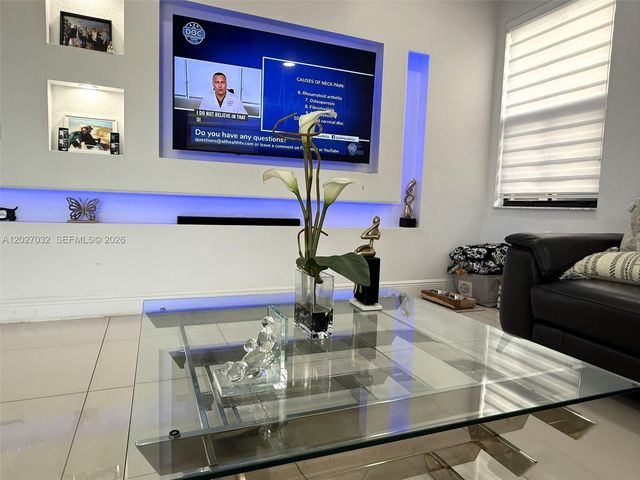 10060 NW 86th Ter, Doral, FL 33178