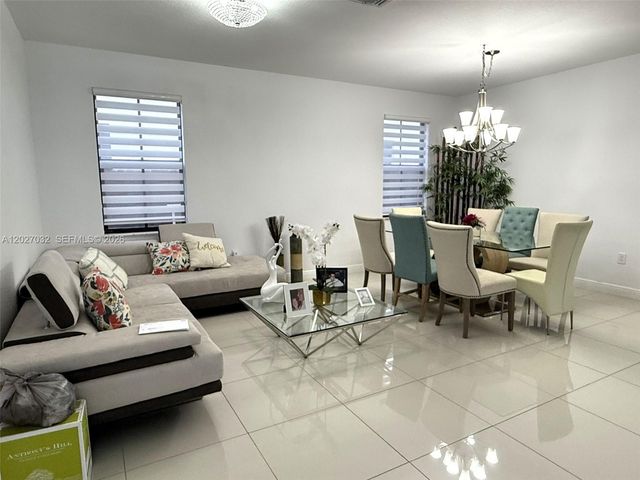 10060 NW 86th Ter, Doral, FL 33178