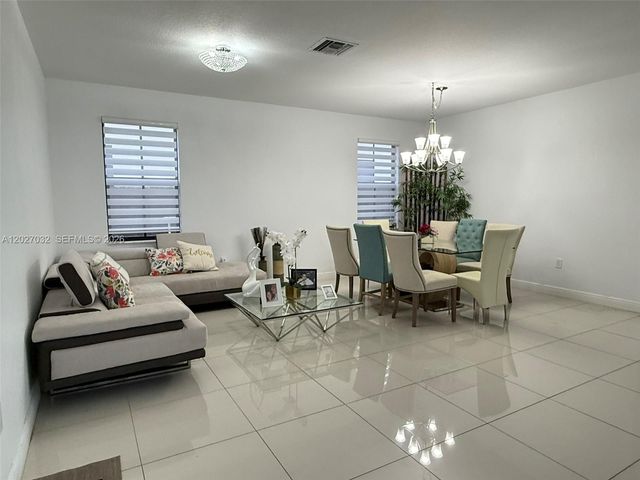 10060 NW 86th Ter, Doral, FL 33178