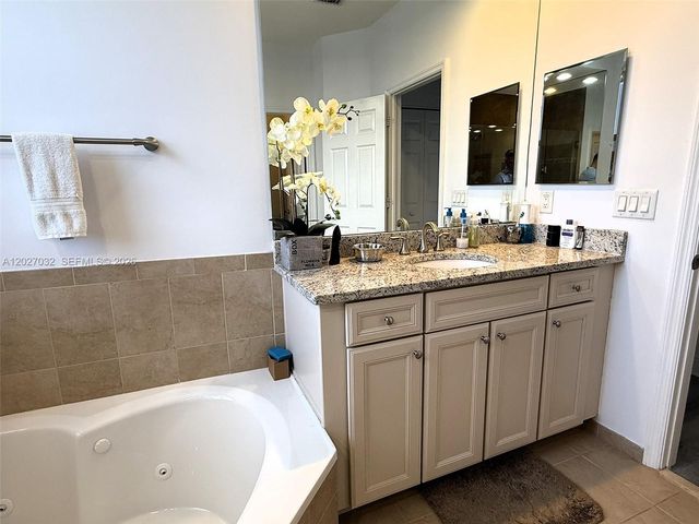 10060 NW 86th Ter, Doral, FL 33178