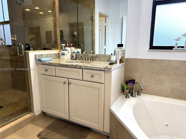 10060 NW 86th Ter, Doral, FL 33178