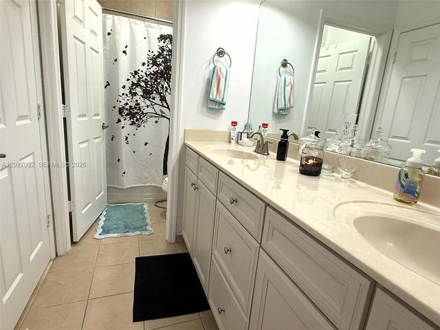 10060 NW 86th Ter, Doral, FL 33178
