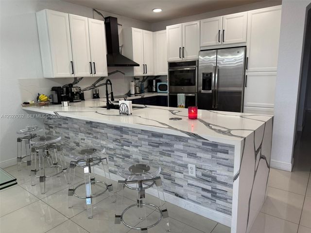 10060 NW 86th Ter, Doral, FL 33178