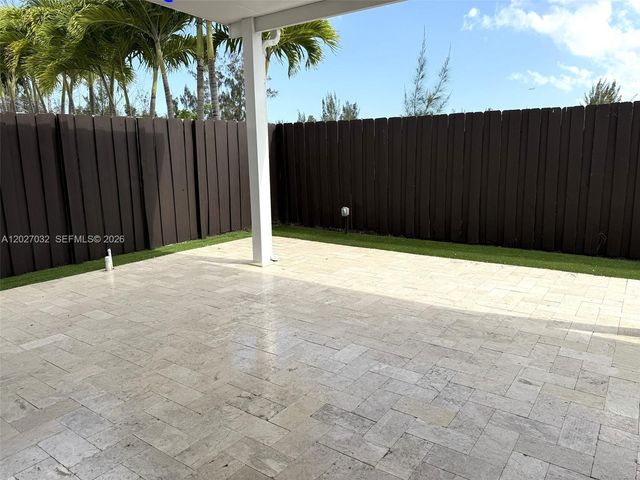10060 NW 86th Ter, Doral, FL 33178