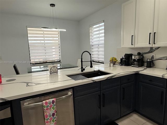 10060 NW 86th Ter, Doral, FL 33178