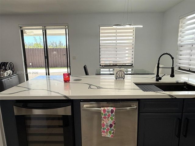 10060 NW 86th Ter, Doral, FL 33178