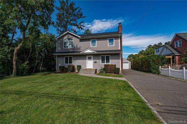 63 Boulevard Avenue, Greenlawn, NY 11740