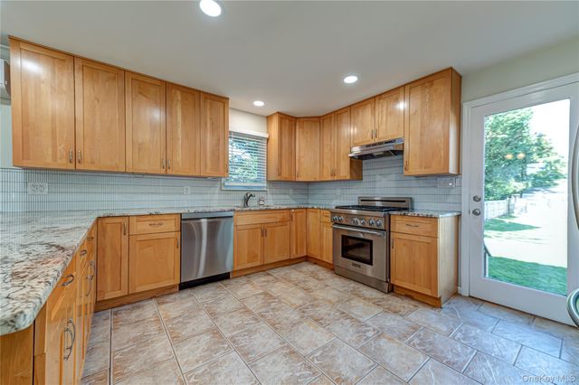 63 Boulevard Avenue, Greenlawn, NY 11740