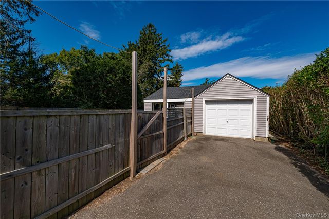 63 Boulevard Avenue, Greenlawn, NY 11740