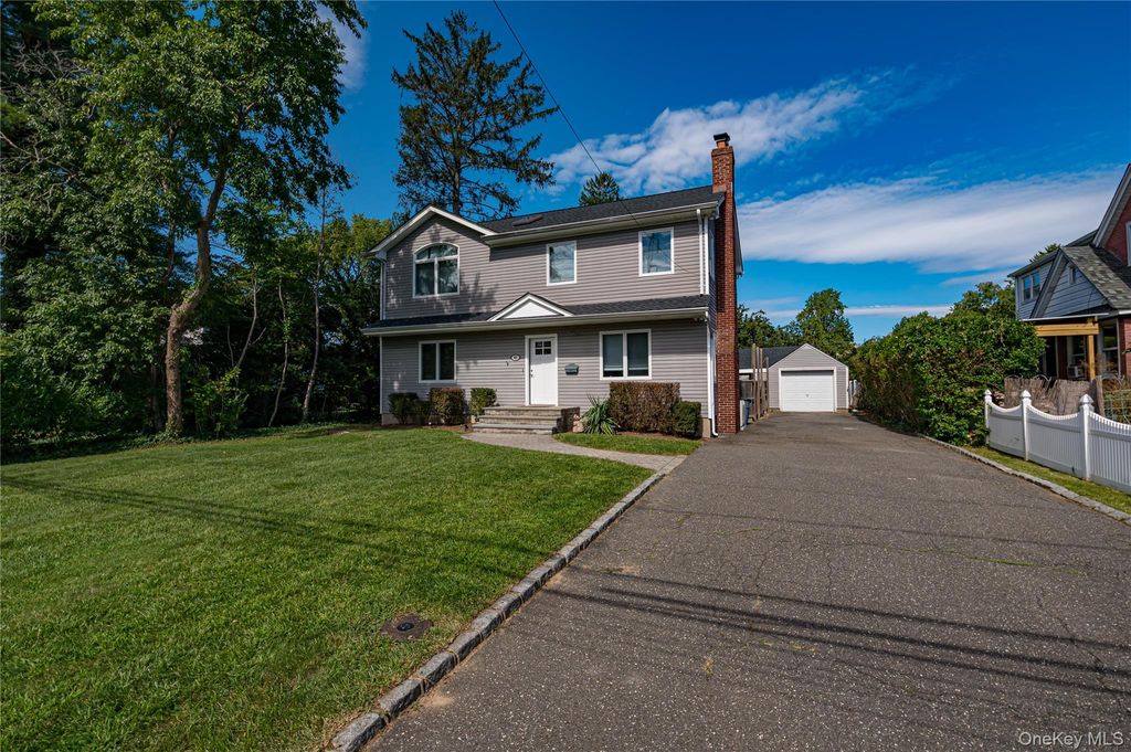63 Boulevard Avenue, Greenlawn, NY 11740