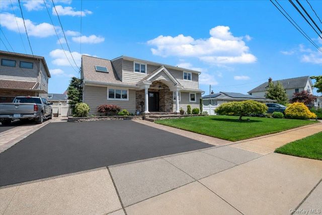 41 Jefferson Place, Massapequa, NY 11758