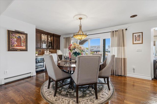41 Jefferson Place, Massapequa, NY 11758
