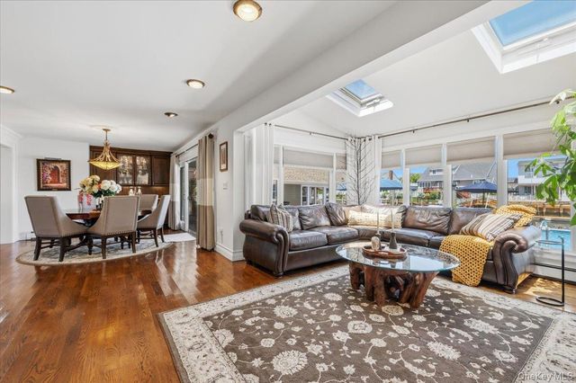 41 Jefferson Place, Massapequa, NY 11758