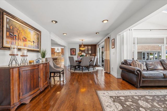 41 Jefferson Place, Massapequa, NY 11758