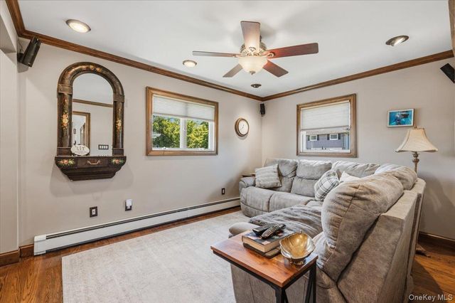 41 Jefferson Place, Massapequa, NY 11758