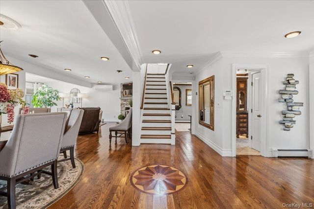 41 Jefferson Place, Massapequa, NY 11758